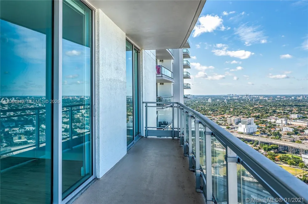 90 SW 3rd St #4004 Miami, FL 33130