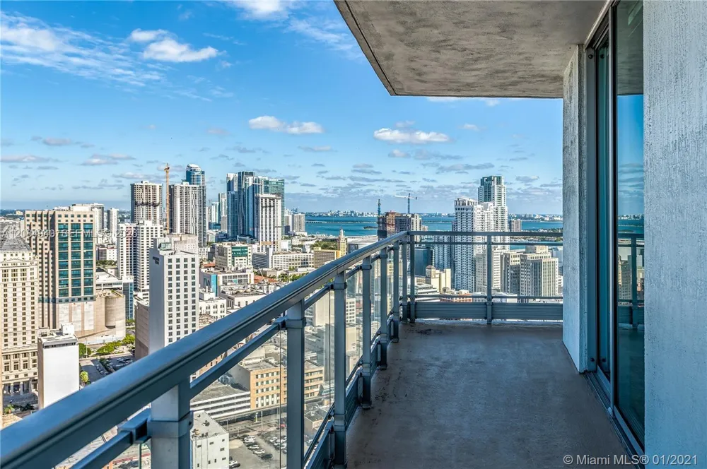 90 SW 3rd St #4004 Miami, FL 33130