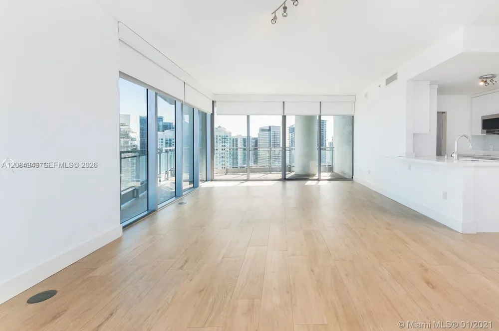 90 SW 3rd St #4004 Miami, FL 33130