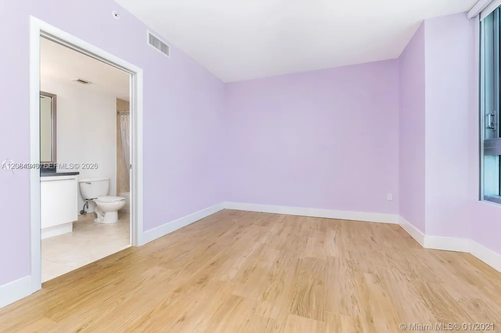 90 SW 3rd St #4004 Miami, FL 33130
