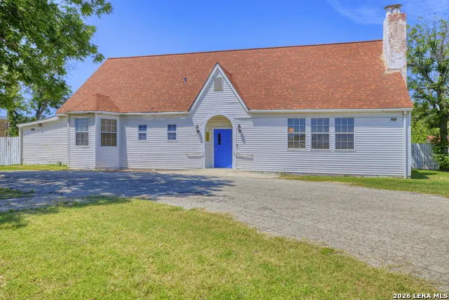 1007 GETTY ST Uvalde, TX 78801