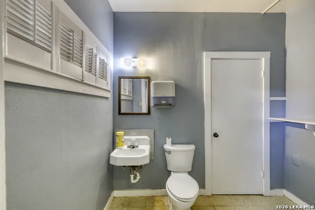 1007 GETTY ST Uvalde, TX 78801