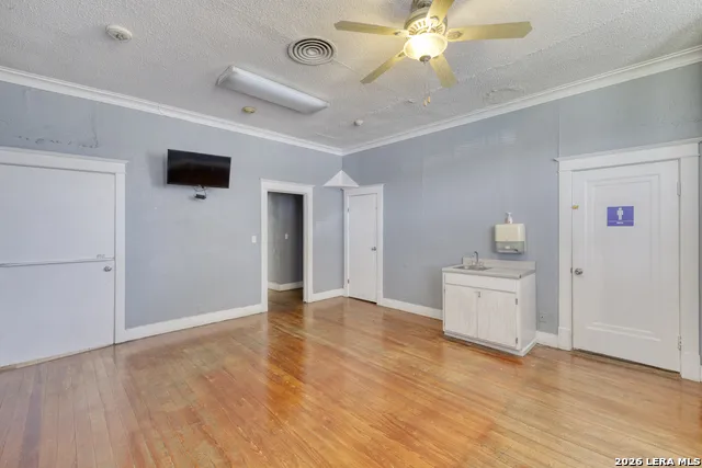 1007 GETTY ST Uvalde, TX 78801