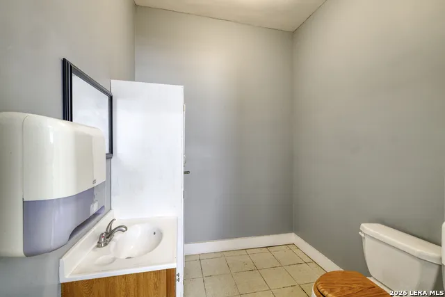 1007 GETTY ST Uvalde, TX 78801