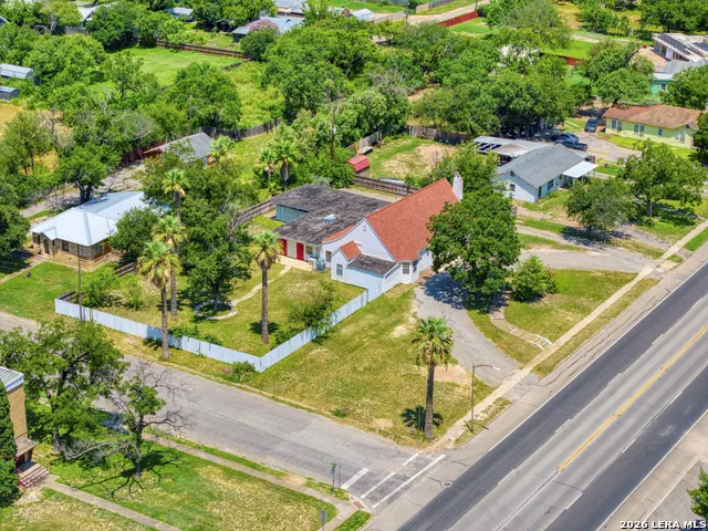 1007 GETTY ST Uvalde, TX 78801