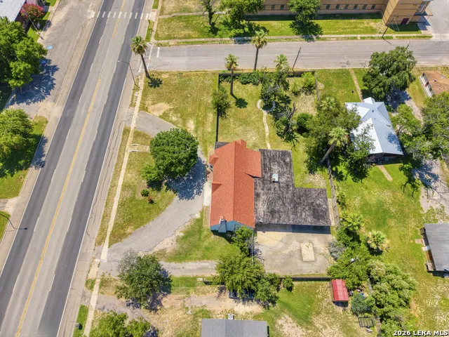 1007 GETTY ST Uvalde, TX 78801