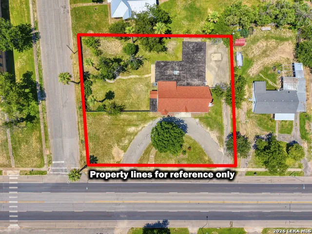 1007 GETTY ST Uvalde, TX 78801