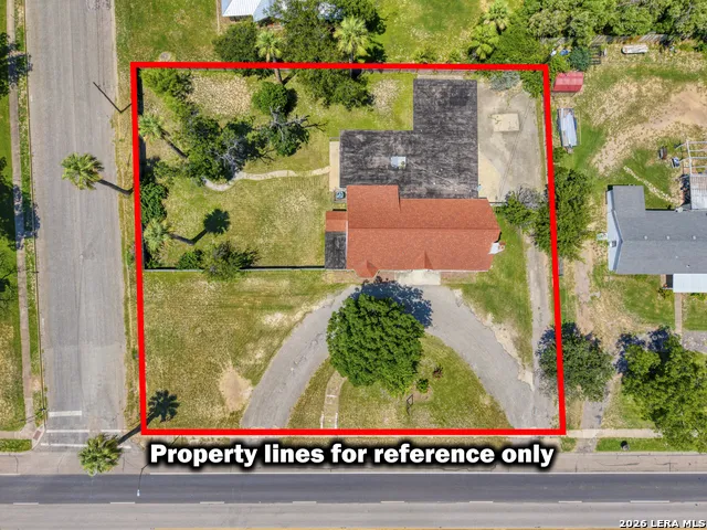 1007 GETTY ST Uvalde, TX 78801