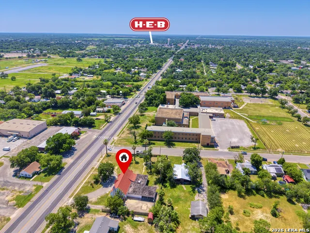 1007 GETTY ST Uvalde, TX 78801
