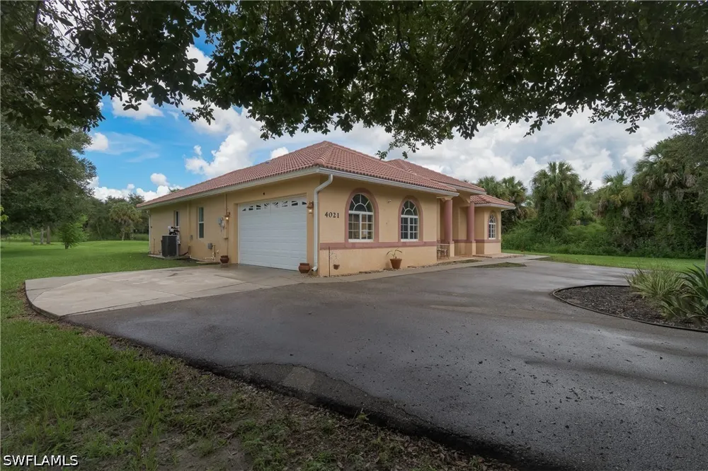 24th Avenue SE Naples, FL 34117