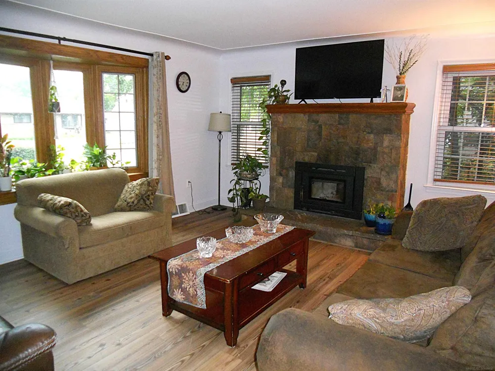 8239 Garbor Drive Warren City, MI 48093