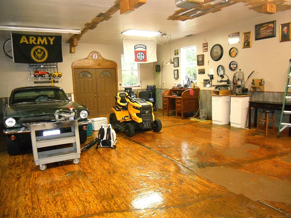 8239 Garbor Drive Warren City, MI 48093