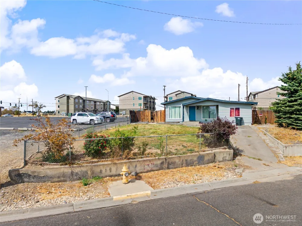912 W Loop Drive NE Moses Lake, WA 98837