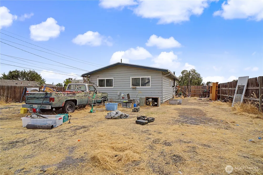 912 W Loop Drive NE Moses Lake, WA 98837