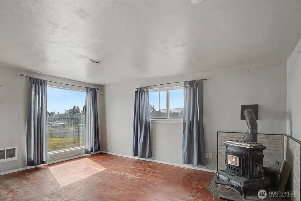 912 W Loop Drive NE Moses Lake, WA 98837