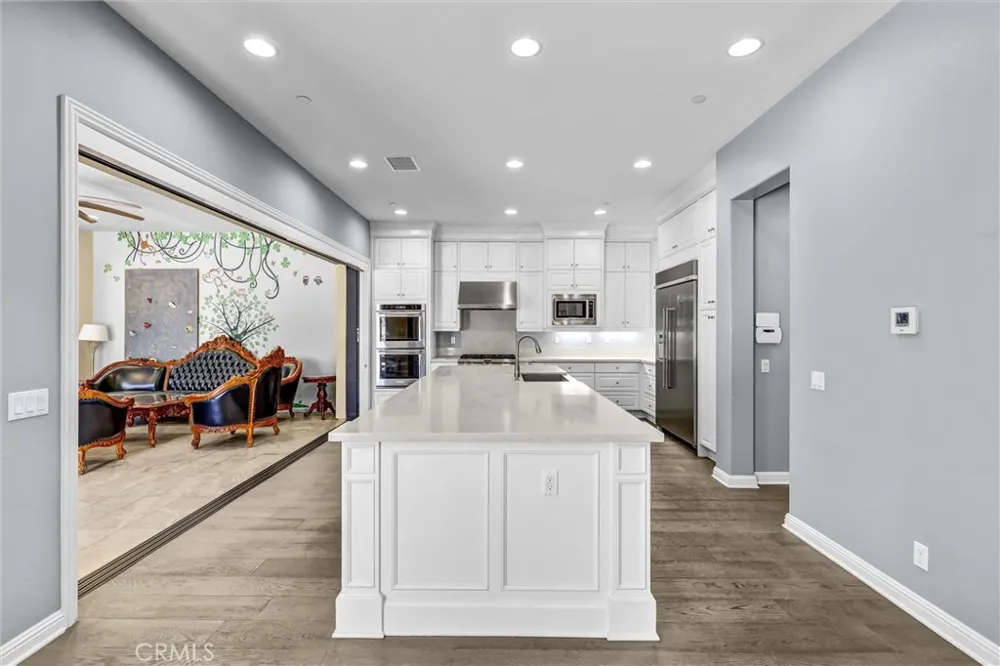 19 Dahlia Lake Forest, CA 92630