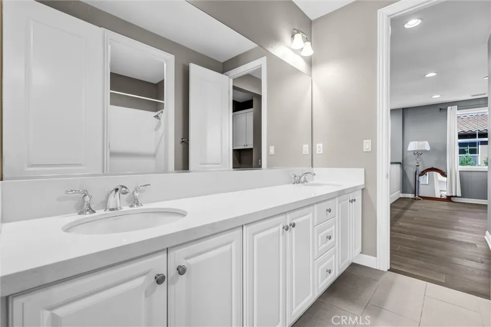 19 Dahlia Lake Forest, CA 92630