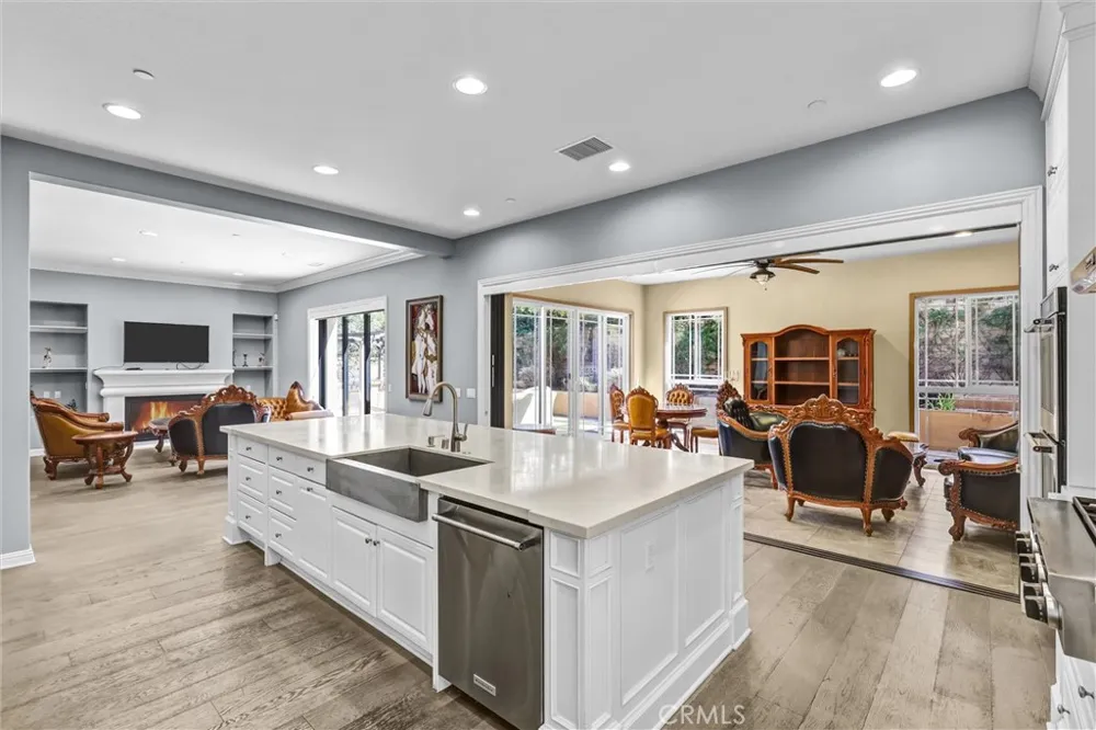 19 Dahlia Lake Forest, CA 92630