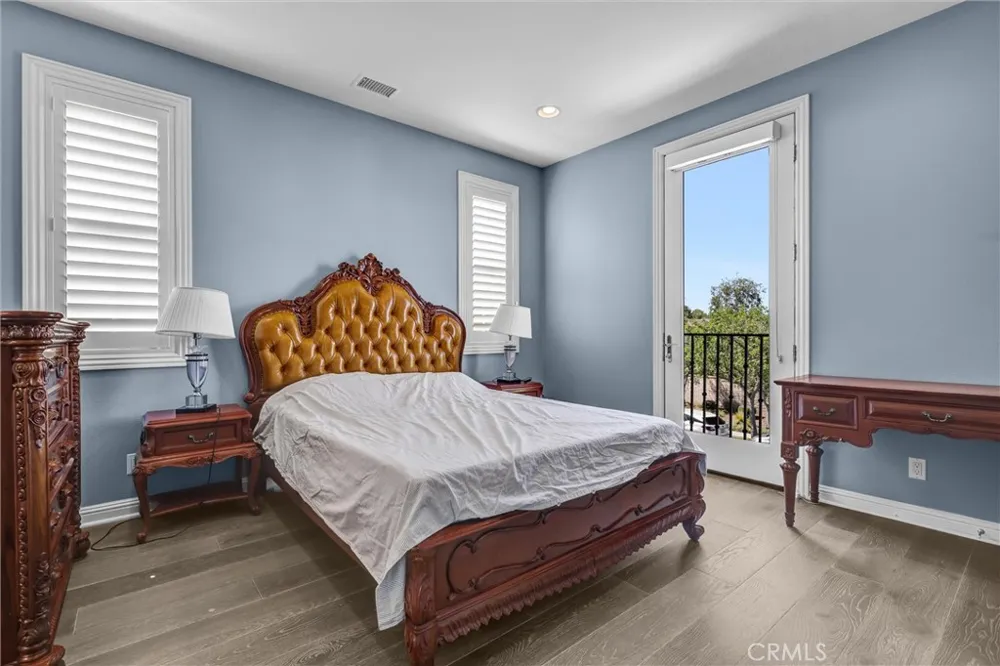 19 Dahlia Lake Forest, CA 92630