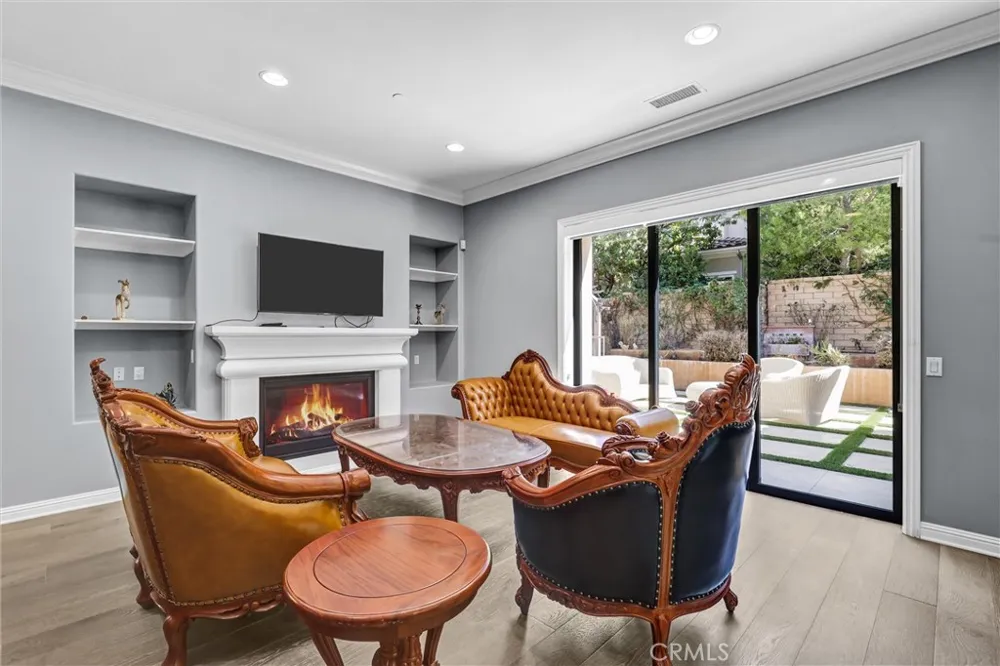 19 Dahlia Lake Forest, CA 92630