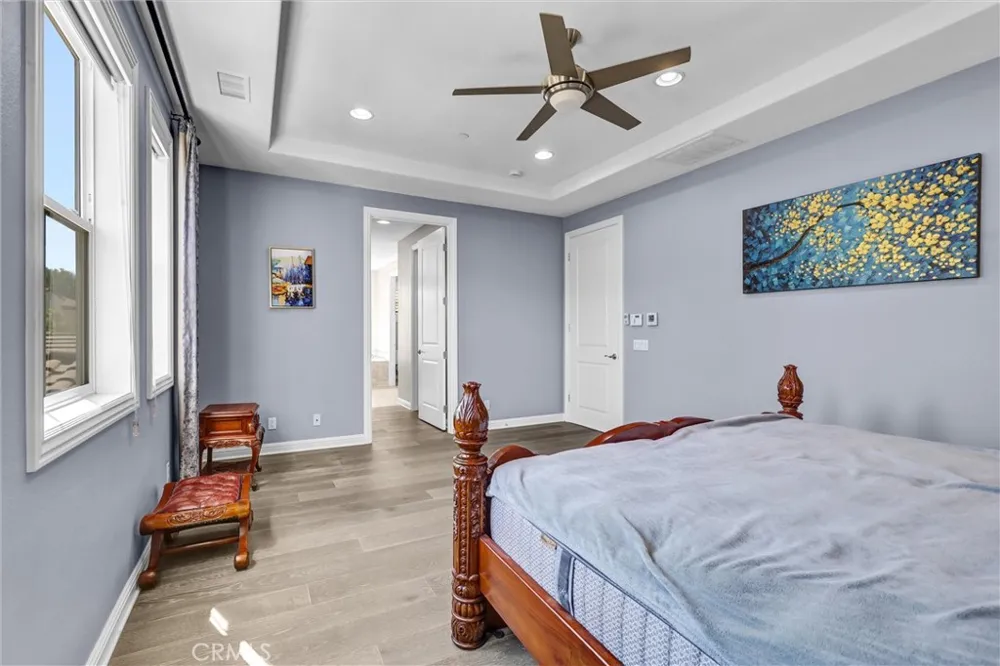 19 Dahlia Lake Forest, CA 92630