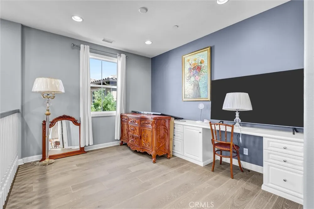 19 Dahlia Lake Forest, CA 92630