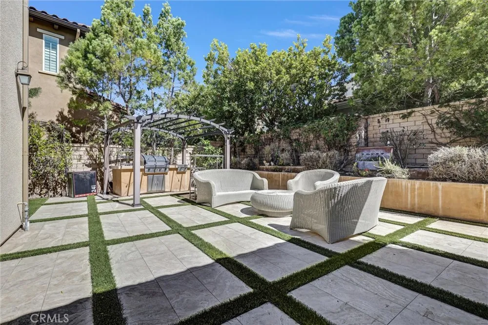19 Dahlia Lake Forest, CA 92630