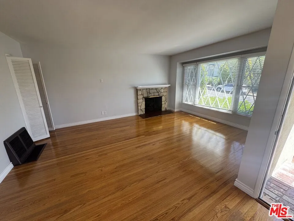 13025 Psomas Way Los Angeles, CA 90066
