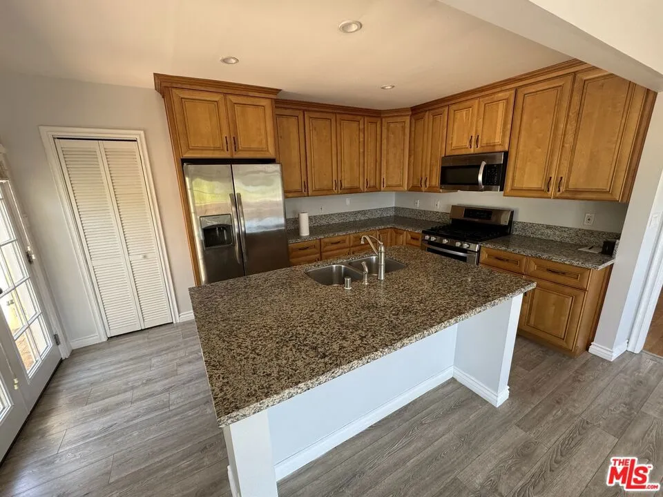 13025 Psomas Way Los Angeles, CA 90066