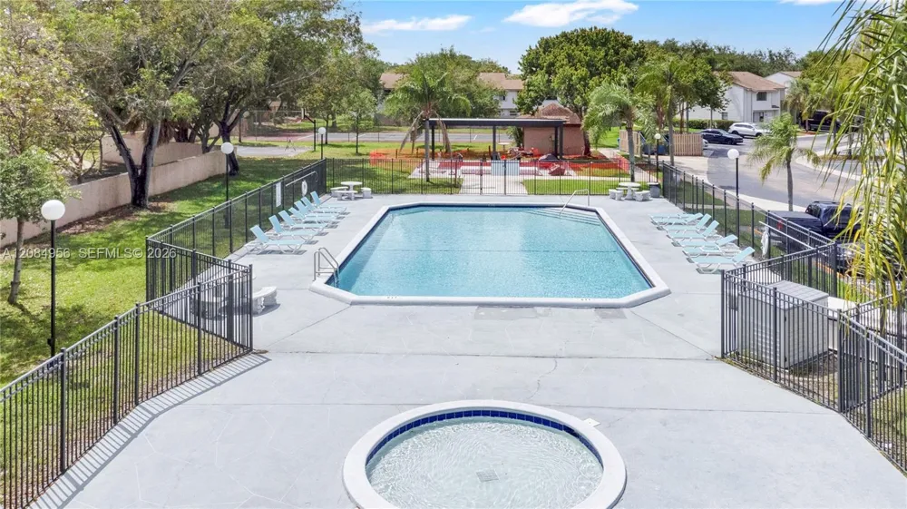 3541 NW 99th Ter #6A Sunrise, FL 33351