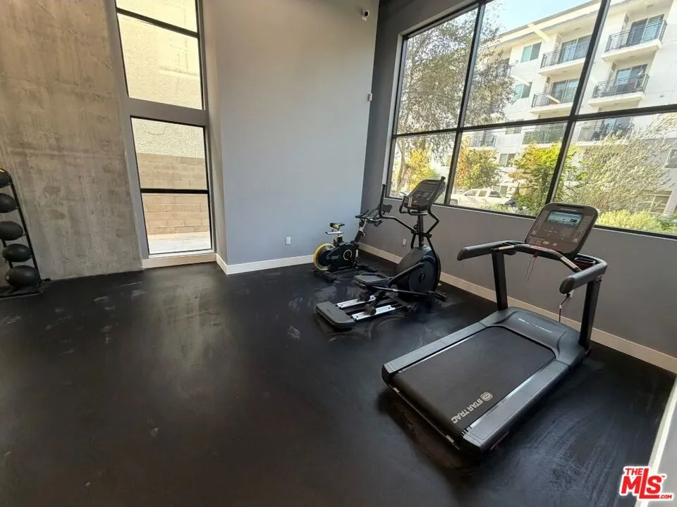 11013 Hartsook Street #303 North Hollywood, CA 91601