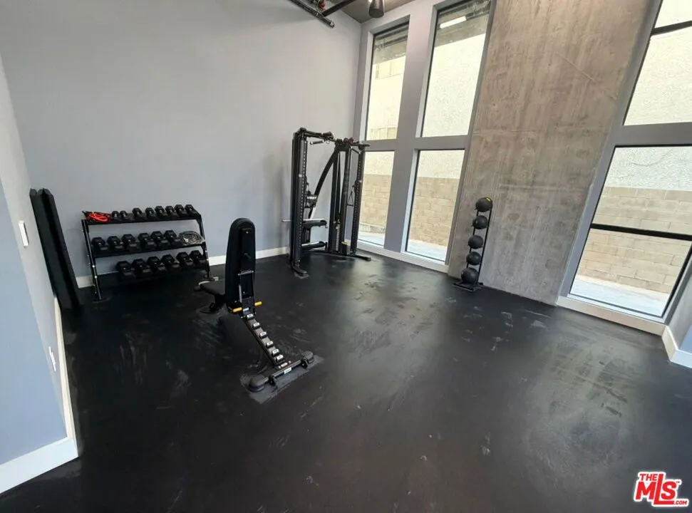 11013 Hartsook Street #303 North Hollywood, CA 91601