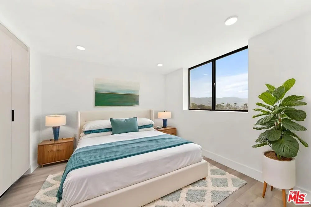 11013 Hartsook Street #303 North Hollywood, CA 91601