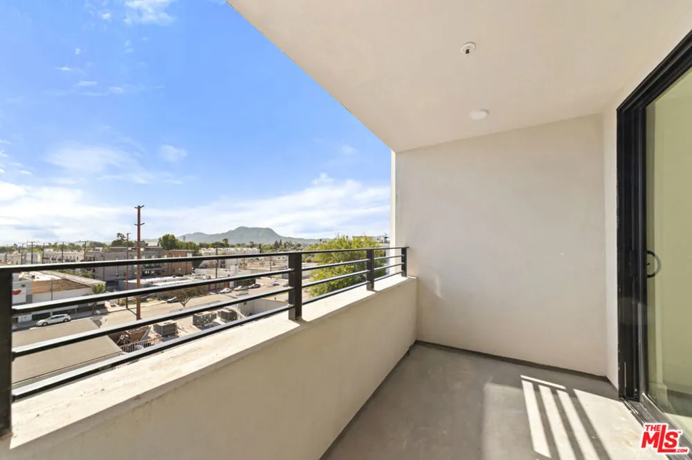 11013 Hartsook Street #303 North Hollywood, CA 91601