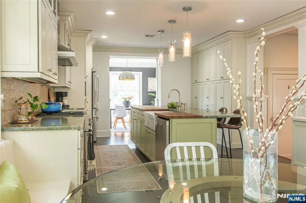 228 Watchung Avenue Montclair, NJ 07043