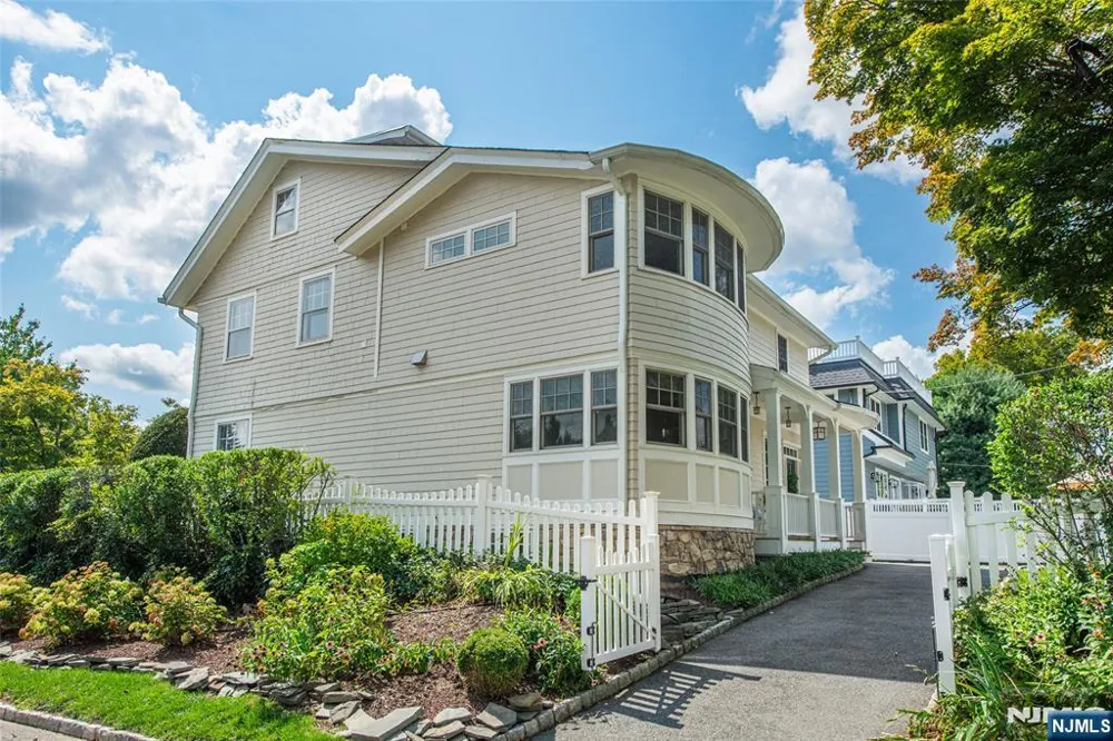 228 Watchung Avenue Montclair, NJ 07043