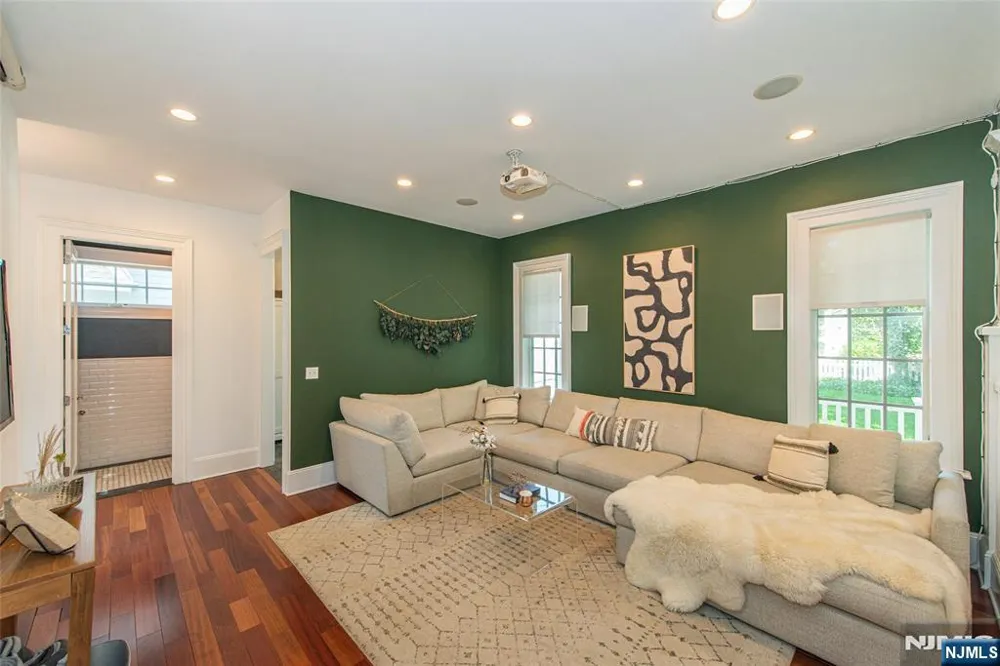 228 Watchung Avenue Montclair, NJ 07043