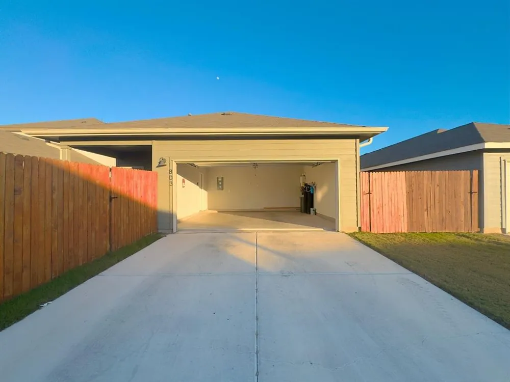 803 East Street Hutto, TX 78634