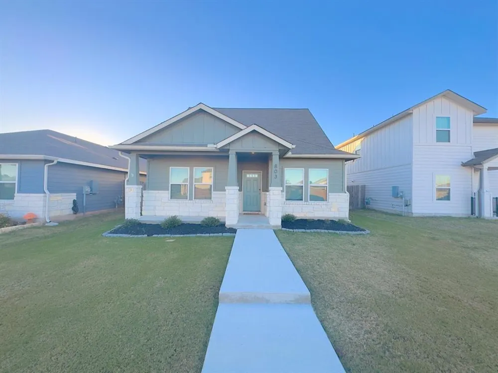 803 East Street Hutto, TX 78634