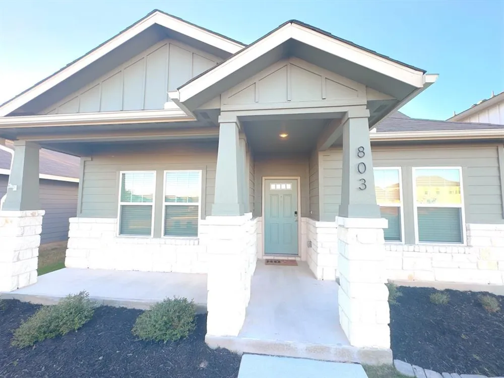 803 East Street Hutto, TX 78634