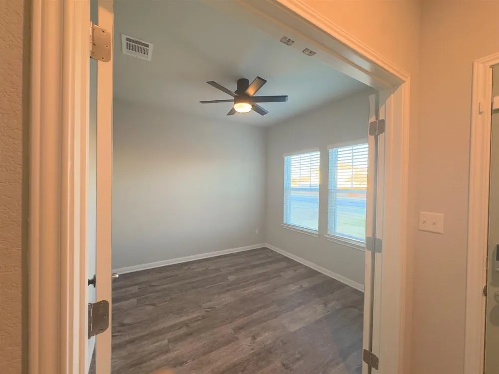 803 East Street Hutto, TX 78634
