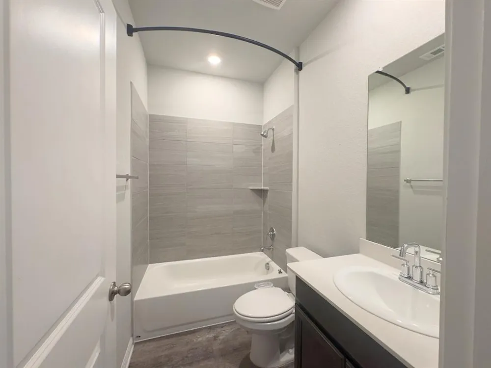 803 East Street Hutto, TX 78634