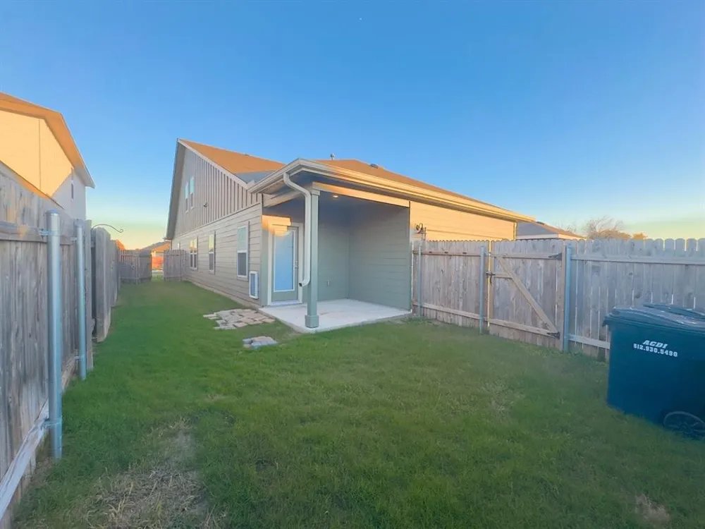 803 East Street Hutto, TX 78634