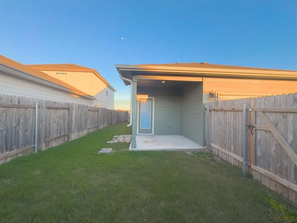 803 East Street Hutto, TX 78634