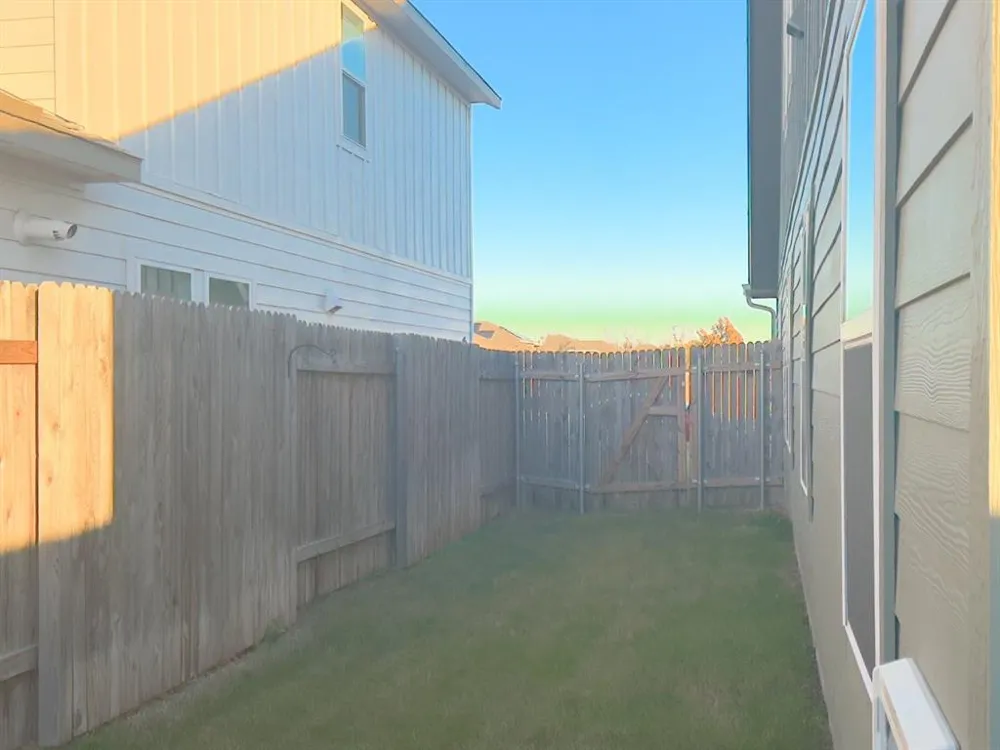 803 East Street Hutto, TX 78634