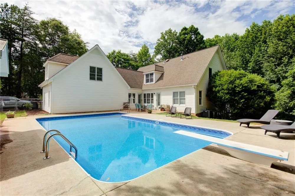 103 Shady Ln Cumming, GA 30040