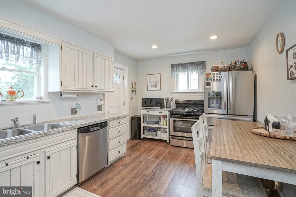 202 5TH AVENUE Mount Ephraim, NJ 08059
