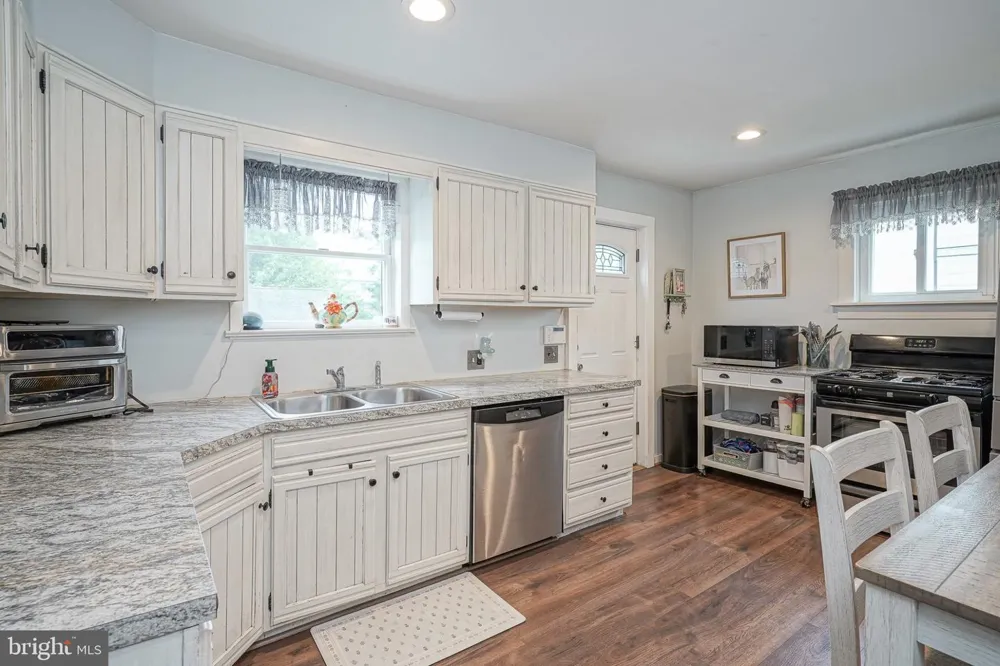 202 5TH AVENUE Mount Ephraim, NJ 08059
