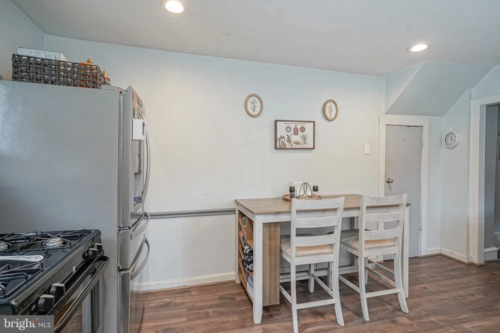 202 5TH AVENUE Mount Ephraim, NJ 08059