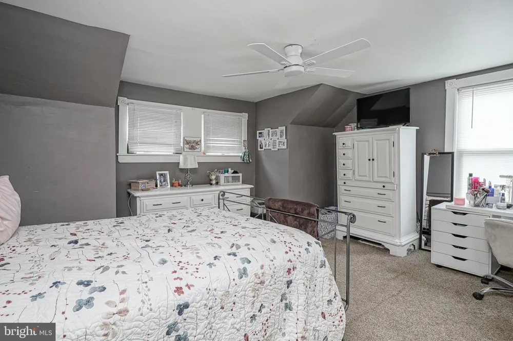 202 5TH AVENUE Mount Ephraim, NJ 08059